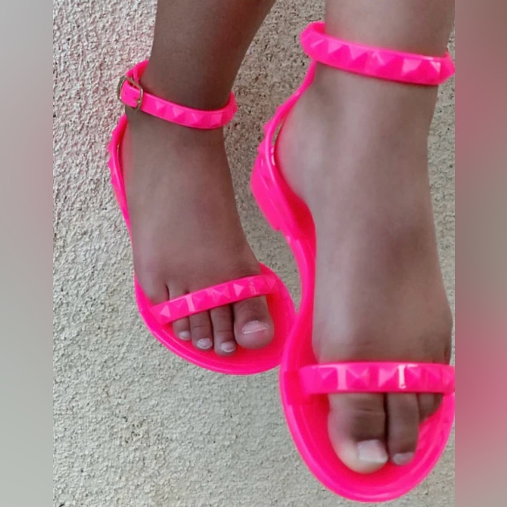 Alexandria Brandao ARIA KID'S NEON-PINK, JELLY SANDALS. 9T OR SIZE 5/6.